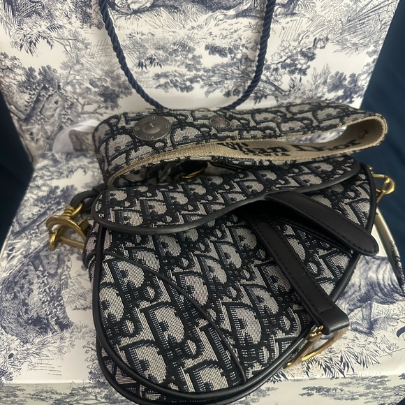 Likely worn Dior saddle bag. Comes with box no receipt. Selling as IS! - Picture 4 of 4